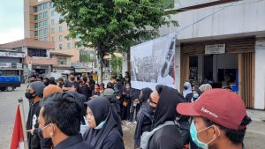 Relawan Sembari Gelar Aksi Unjuk Rasa Damai