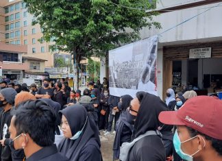 Relawan Sembari Gelar Aksi Simpatik Unjuk Rasa Secara Damai, Ini Bentuk Perdamaian Dalam Agama Islam! Relawan Sembari Gelar Aksi Unjuk Rasa Damai