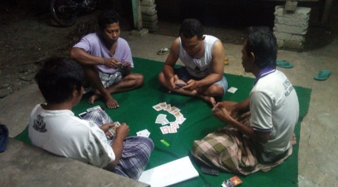 Ronda sambil main kartu