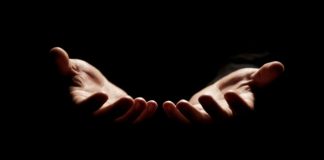 Rumah Tangga Syahrini Diramalkan Tidak Langgeng dan Hukum Ramalan Menurut Islam