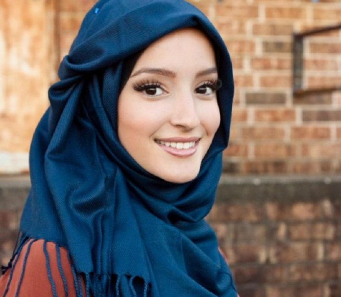 Sedekah Tidak Selalu Berupa Pundi-pundi Uang karena senyum dan hal hal kecil lain bisa jadi sedekah