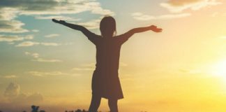 Seorang Pria Selamat Dari Puting Beliung 1