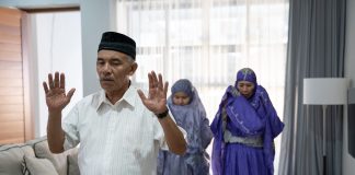 Shalat Berjamaah Bersama Keluarga vs Shalat di Masjid Shalat berjamaah bersama keluarga