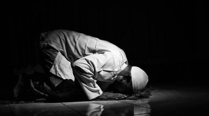 Sholat Tarawih di Rumah Selama Pandemi Covid-19