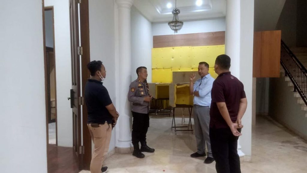 Sindikat Penipu Diduga Buat Markas di Rumah Dino Patti 2