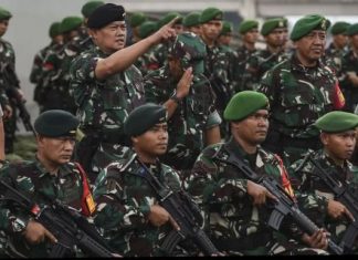 TNI Tendang Pemotor, Viral di Sosial Media! Apa Alasannya? TNI tendang pemotor