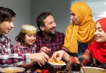 Tanpa Kesadaran Sosial dan Puasa Hanya Sebatas Menunda Waktu Makan Kita Tanpa Kesadaran Sosial dan Puasa Hanya Sebatas Menunda Waktu Makan Kita