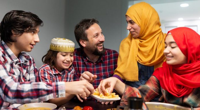 Tanpa Kesadaran Sosial dan Puasa Hanya Sebatas Menunda Waktu Makan Kita