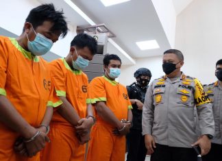 Teror Kepala Anjing Ternyata Dalangnya Adalah Pecatan Polisi, Tahukah? Ini Kerugian Bagi Pelaku Teror Dalam Islam! Teror Kepala Anjing 3