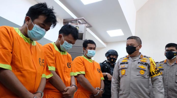 Teror Kepala Anjing Ternyata Dalangnya Adalah Pecatan Polisi, Tahukah? Ini Kerugian Bagi Pelaku Teror Dalam Islam! Teror Kepala Anjing 3