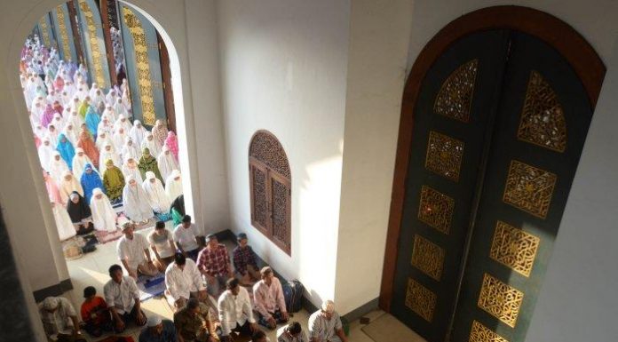 Tips Melatih Khusyu’ dalam Mengerjakan Shalat Tips Melatih Khusyu’ dalam Mengerjakan Shalat