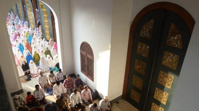Tips Melatih Khusyu’ dalam Mengerjakan Shalat