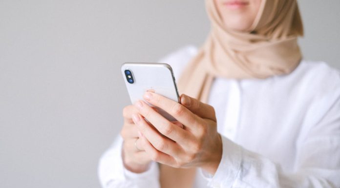 Tips Menjaga Fokus Ibadah di Era Media Sosial Tips Menjaga Fokus Ibadah di Era Medsos