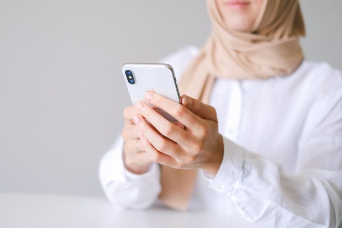 Tips Menjaga Fokus Ibadah di Era Medsos