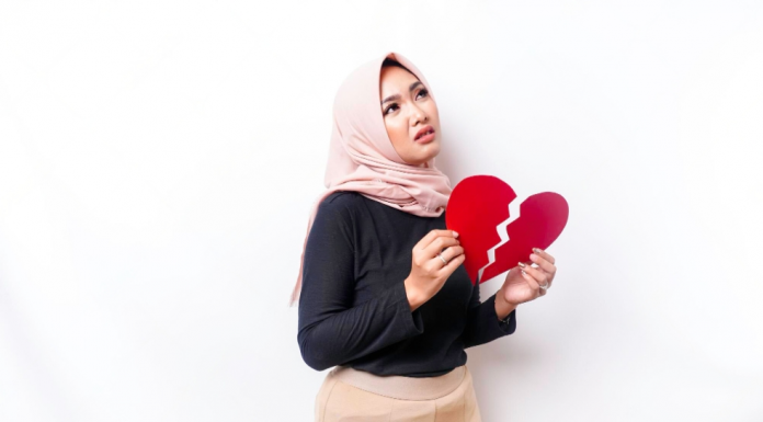Tips Islami Mengatasi Broken Heart yang Paling Ampuh Versi Kami yang Islami Banget