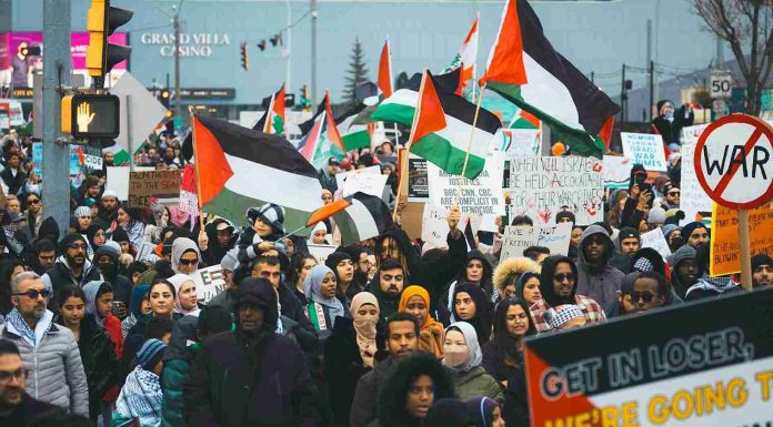 Umat Islam terpecah karena apa