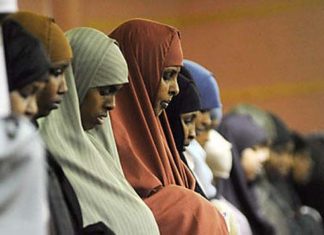 Wanita Diserang Saat Laksanakan Shalat, Awas! Mengganggu Shalat Itu Perbuatan Syaitan Wanita Diserang Saat Shalat dan Mengganggu Shalat Perbuatan Setan