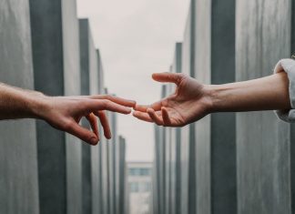 Wijin Beri Dukungan Untuk Gisel, Ini Lho Sikap Muslim Jika Melihat Orang Lain Sedang Tertimpa Musibah! Wijin Beri Dukungan Untuk Gisel dan Begini Sikap Muslim