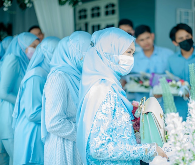 adab berpakaian ketika menghadiri undangan