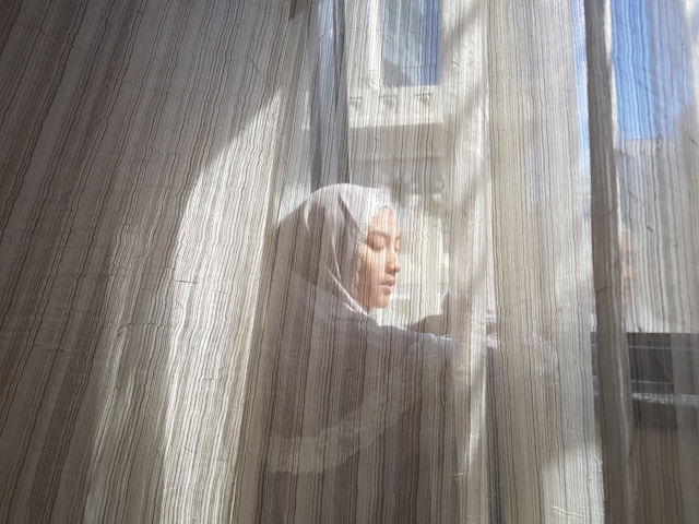 adab membuka pintu kamar