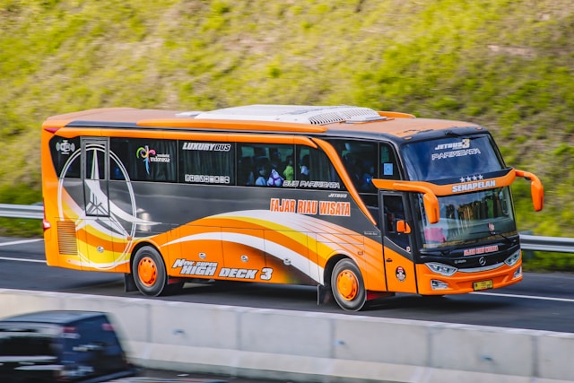 adab menggunakan transportasi umum
