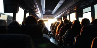 adab menggunakan transportasi umum