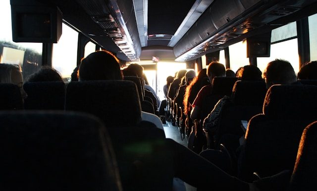 Adab Menggunakan Transportasi Umum menurut Islam adab menggunakan transportasi umum