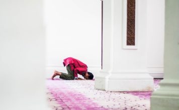 Syukur Sebagai Bentuk Ketaatan Kepada Allah & Investasi Akhirat Syukur sebagai bentuk ketaatan kepada Allah