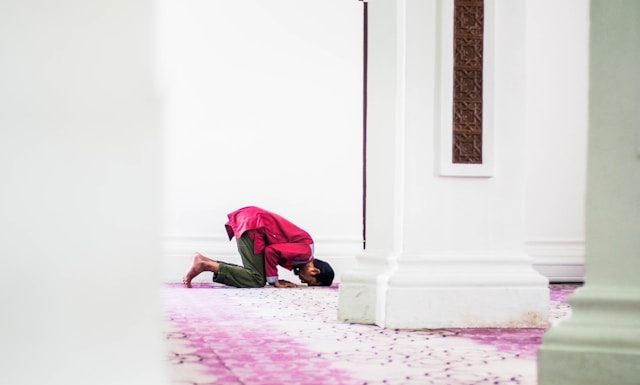 Syukur Sebagai Bentuk Ketaatan Kepada Allah & Investasi Akhirat Syukur sebagai bentuk ketaatan kepada Allah