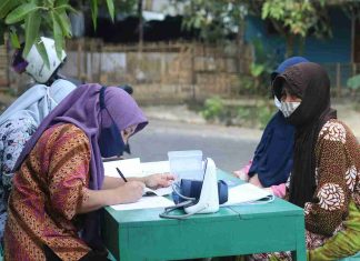 anak titipkan ibunya ke panti jompo