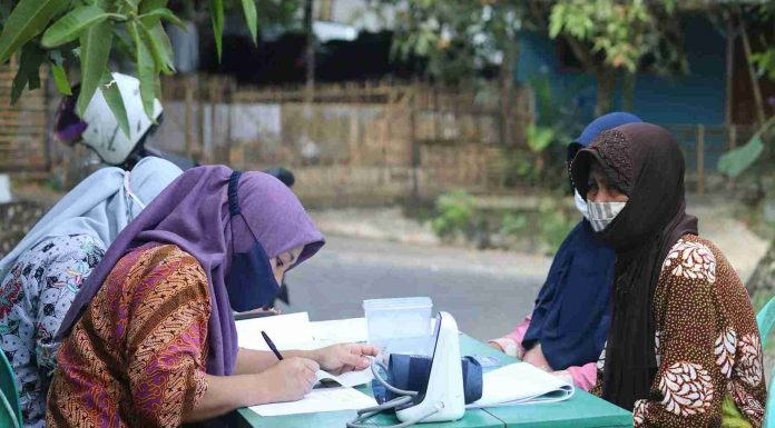 anak titipkan ibunya ke panti jompo