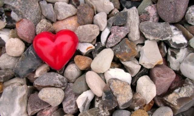 Antara Hati dan Batu