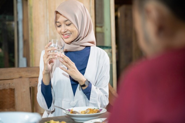 Apa makan membatalkan wudhu
