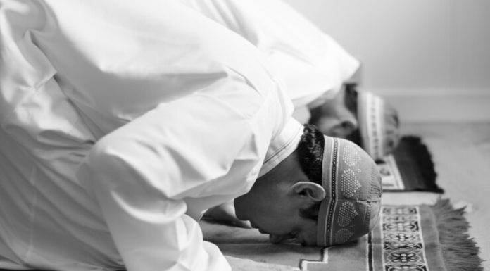 apakah boleh sholat dzuhur sebelum shalat jumat selesai bagi wanita
