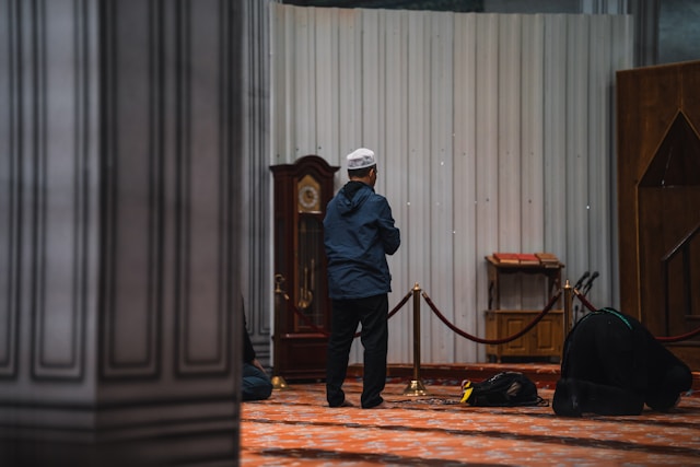 apakah wajar menyebut zina sebagai khilaf