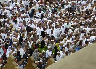 arab saudi hentikan umrah