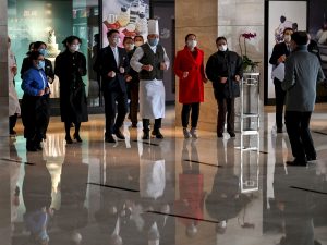 arab saudi hentikan umrah