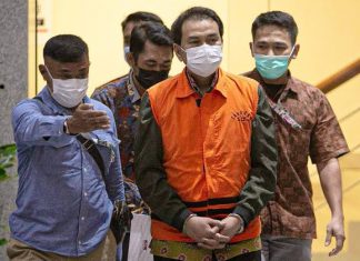 Aziz Syamsudin Diborgol, Tersangka Kasus Korupsi Aziz Syamsudin