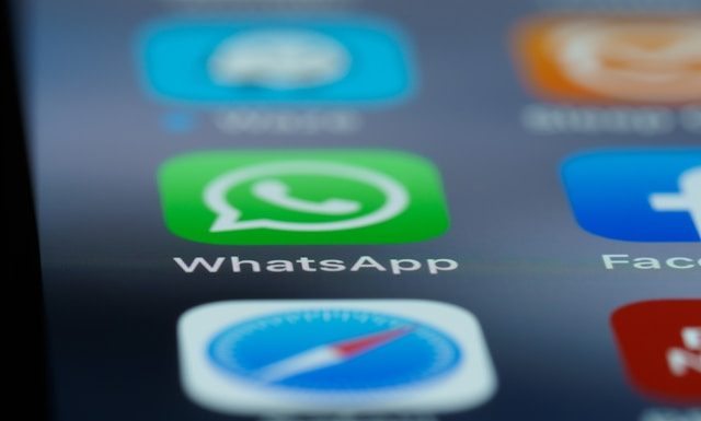 bahaya membuka aib orang lain