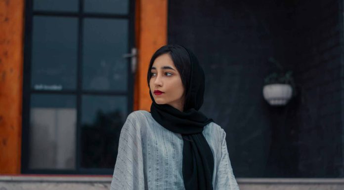 Berjilbab tapi Leher Terlihat, Ini Pandangan Islam berjilbab tapi leher terlihat