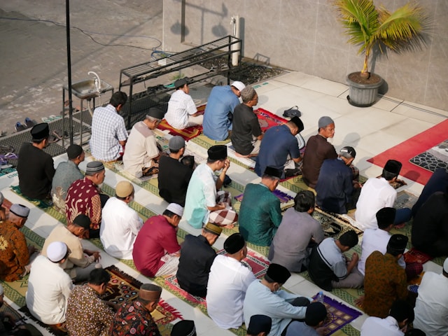 bermain HP saat khotbah