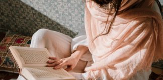 bolehkan wanita haid memegang Al Qur’an terjemahan