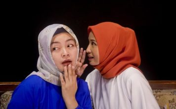 cara menyikapi gosip tetangga