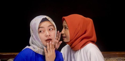 Cara Menyikapi Gosip Tetangga Menurut Islam cara menyikapi gosip tetangga