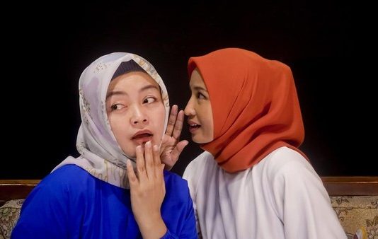 cara menyikapi gosip tetangga