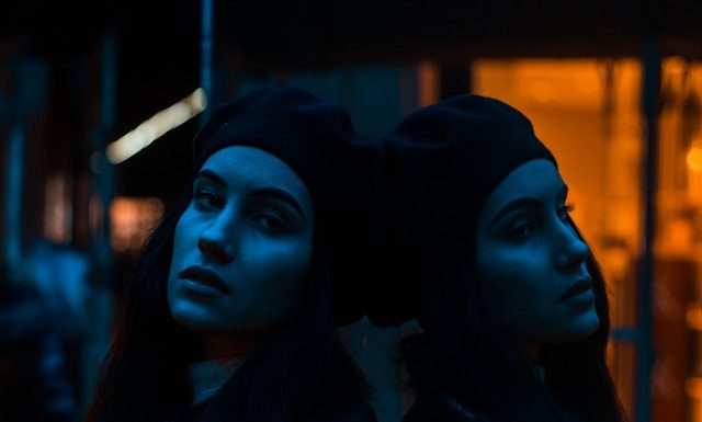 Ciri Orang yang Suka Mencari Muka Menurut Islam ciri orang yang suka mencari muka