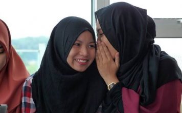 curhat masalah keluarga ke teman