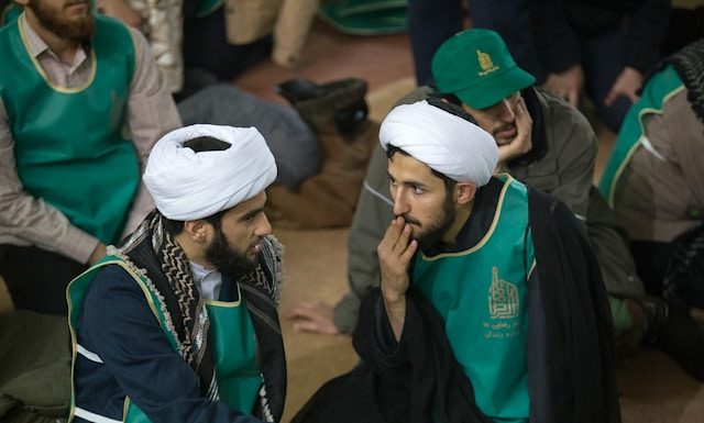 debat kusir menurut Islam