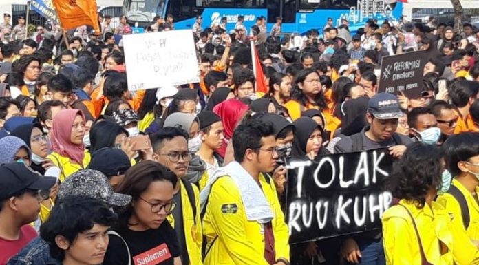demo warga madura
