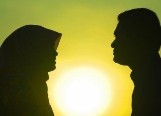 Ustadz Derry Sulaiman Kaget Anaknya Bermesraan dengan Pria Bule, Ini Hukumnya Menurut Islam